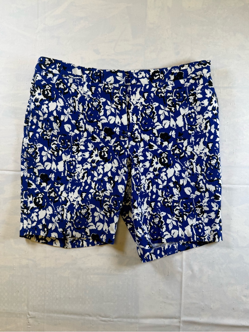 Mario Serrani Blue and White Floral Flat Front Shorts